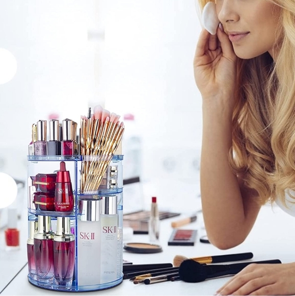 Leaving December NWOT 360 Rotating Organizer - Picture 2 of 4